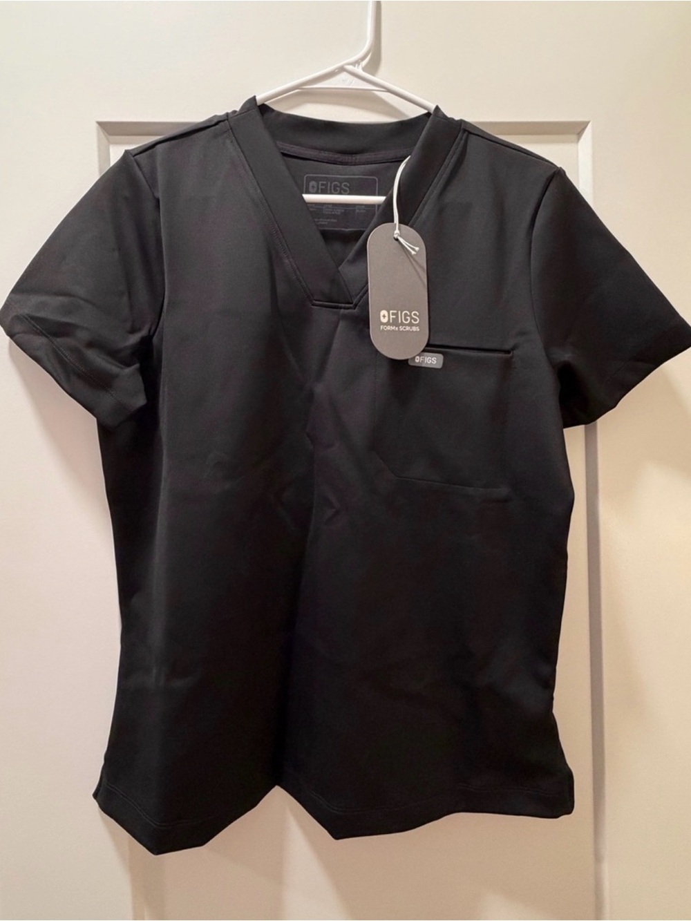 FIGS FORMx Black Scrubs Set - Evanston Pants & Sona V-Neck Top - Size M/MR - Picture 6 of 14